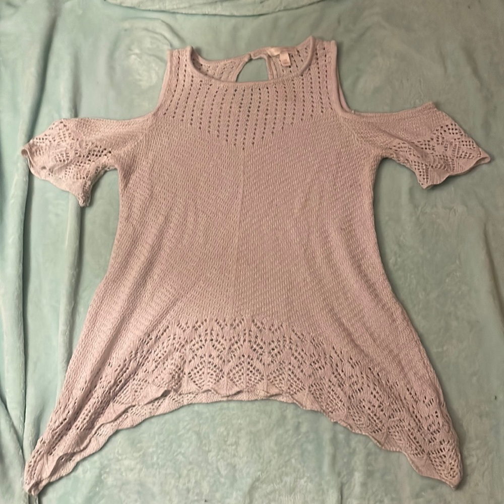 Woman’s mediums Lauren Conrad vintage of shoulder shirt.